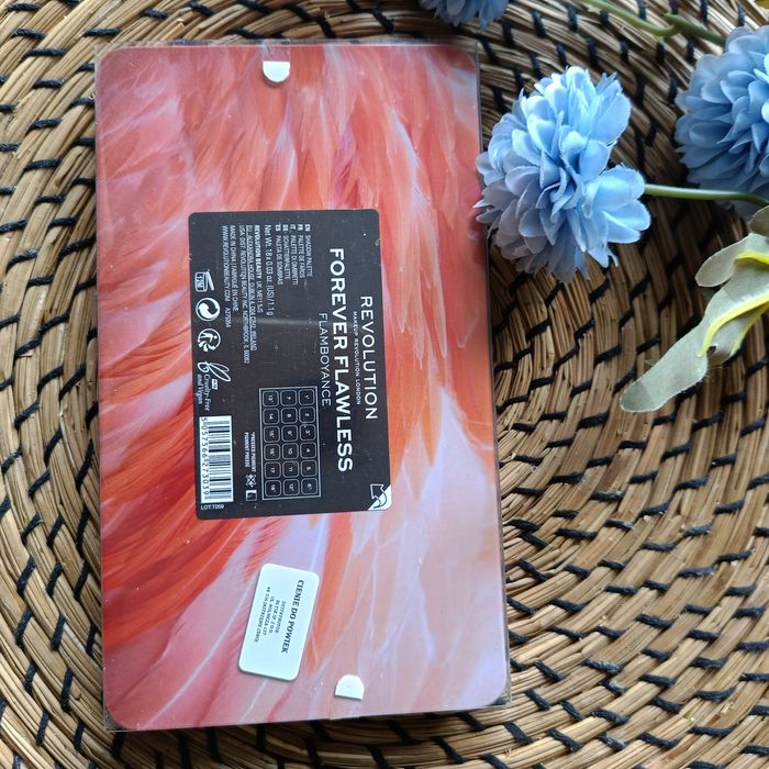 Revolution Forever Flawless Flamboyance paleta cieni do powiek