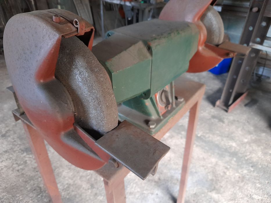 Esmeriladora trifásica