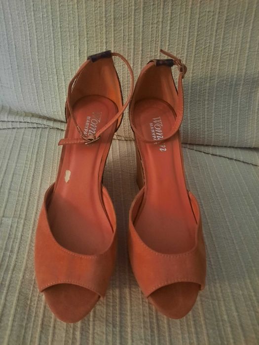 Sapato alto de senhora