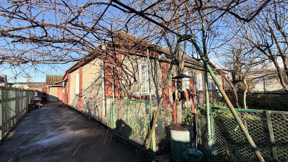 Оренда половини будинку на тривалий термін зі зручностями