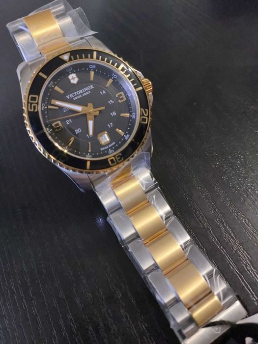 годинник VIKTORINOX Maverick Швейцарія