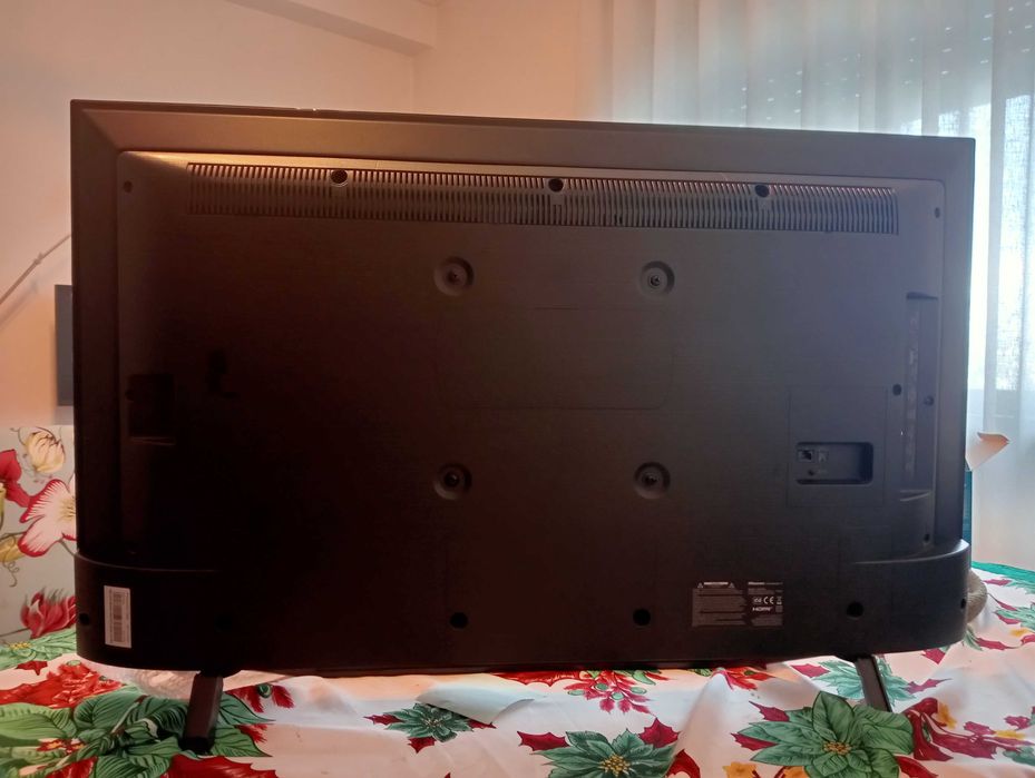 Smart TV Hisense 43A7GQ 4K - Para Reparação (AVARIADA) com Fonte Extra