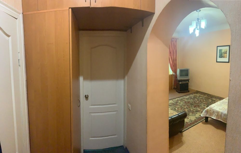 Пр. Мазепы (Петровского), Правый берег .Рядом вокзалы.