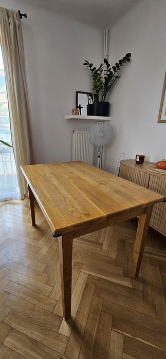 Solidny stół drewniany