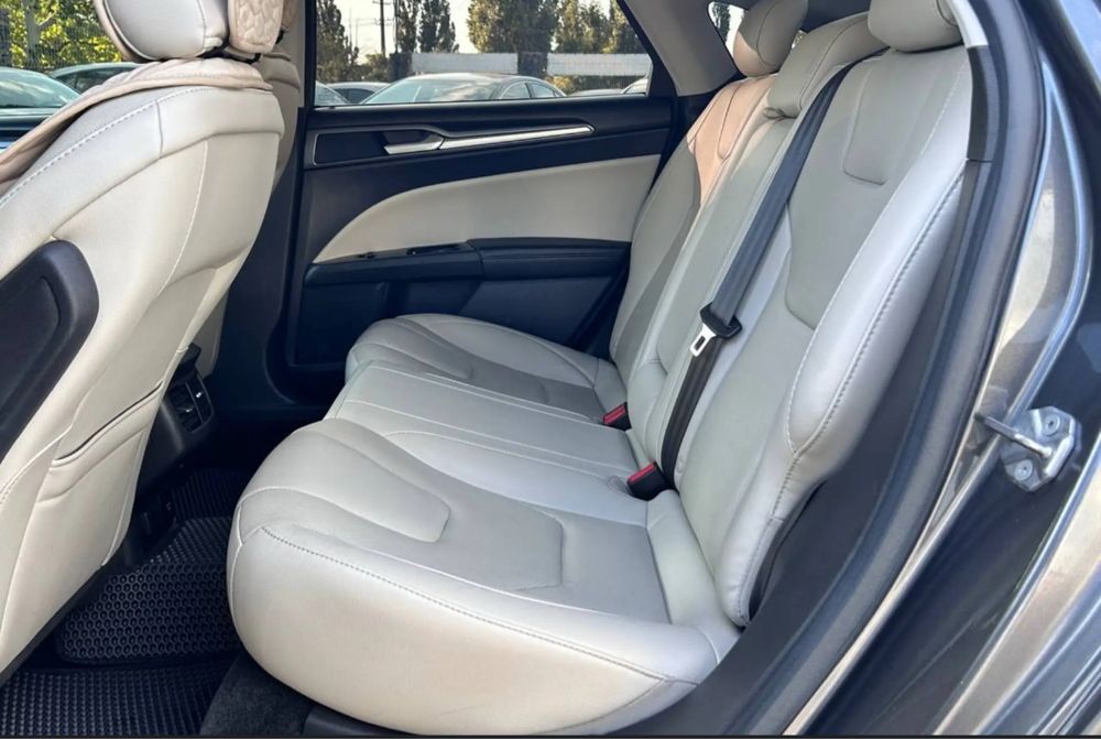 Ford Fusion plugin-hybrid TITANIUM