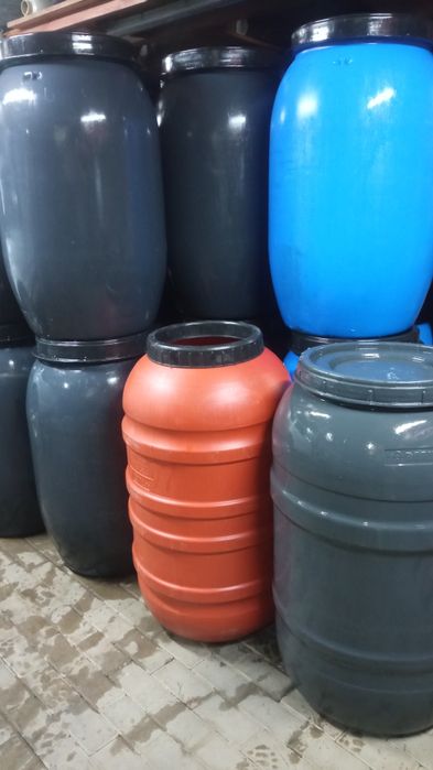 Beczki plastikowe 220 litrów   60 litrów i 30 litrów trów