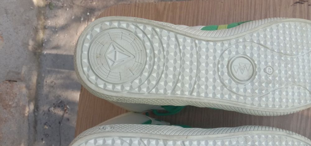 Кросівки Bershka