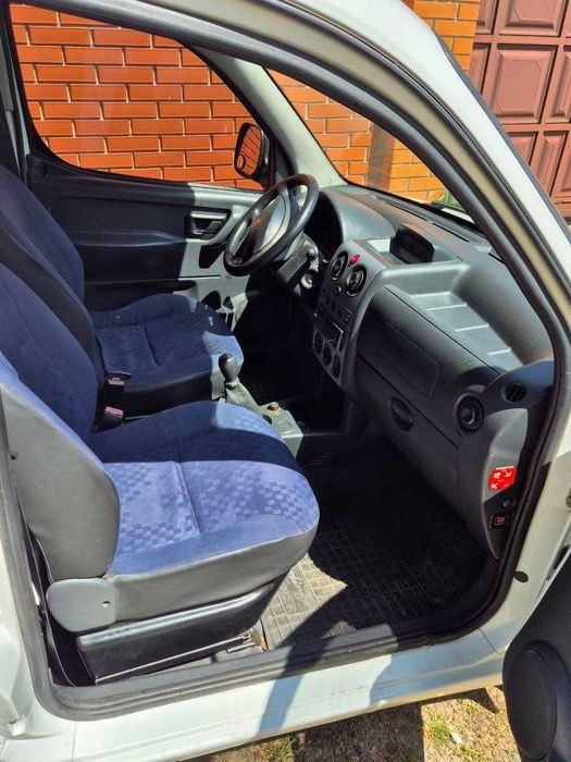 Продаю Пежо Партнёр peugeot partner 2010