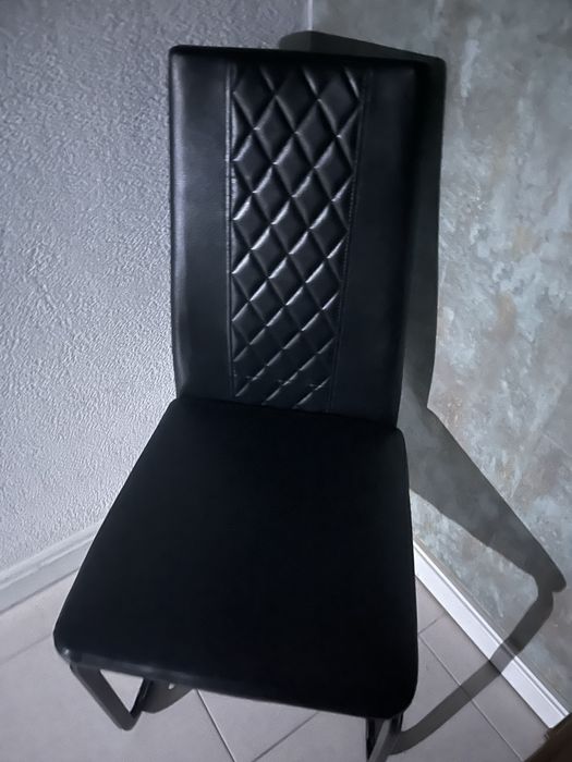 Cadeira muito confortavel cor preta