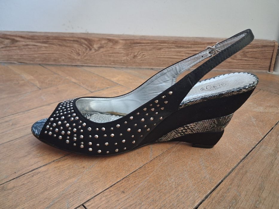 Buty na koturnie