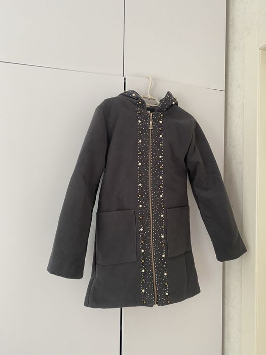 Сіре пальто для дівчинки 146