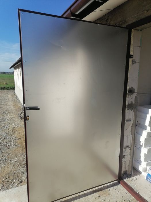 Drzwi ocieplane drzwi z blachy trapezowej ocynk