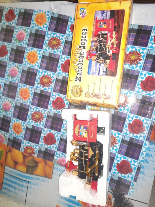 Игрушечный паровозик