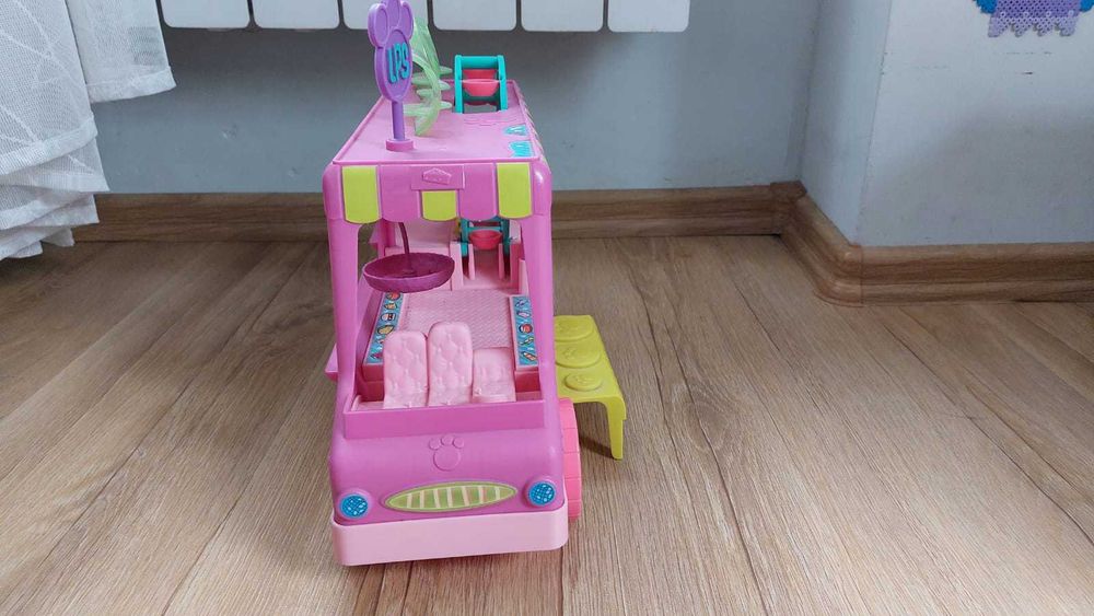 Littles pet Shop food truck
