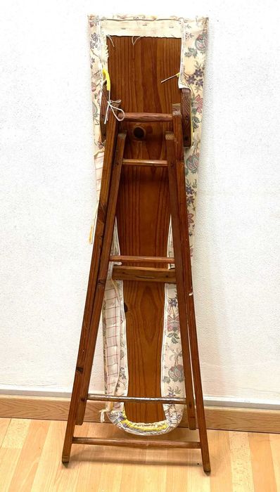 Tabua de passar a ferro antiga em pinho