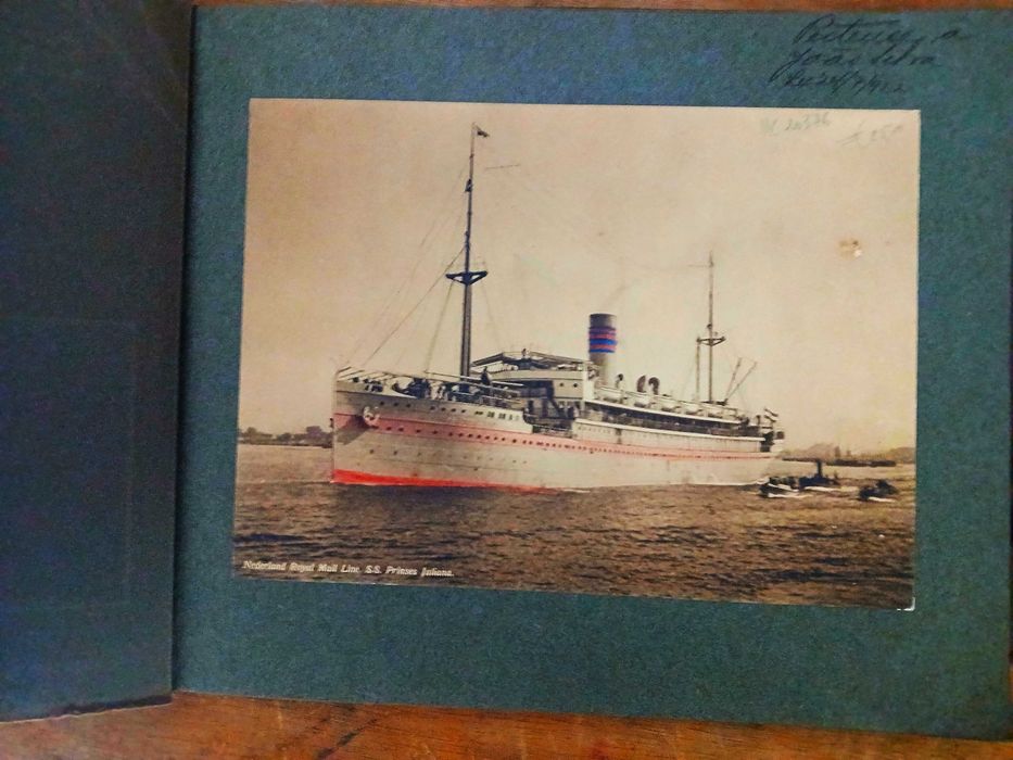Álbum cromos cigarros Marinha Mercante e álbum "... Viagens para Java"