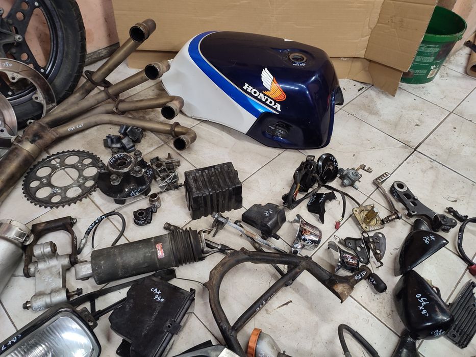 Honda CBX 750 części koło wydech tłumik lampa bak lagi oś moduł tłumik