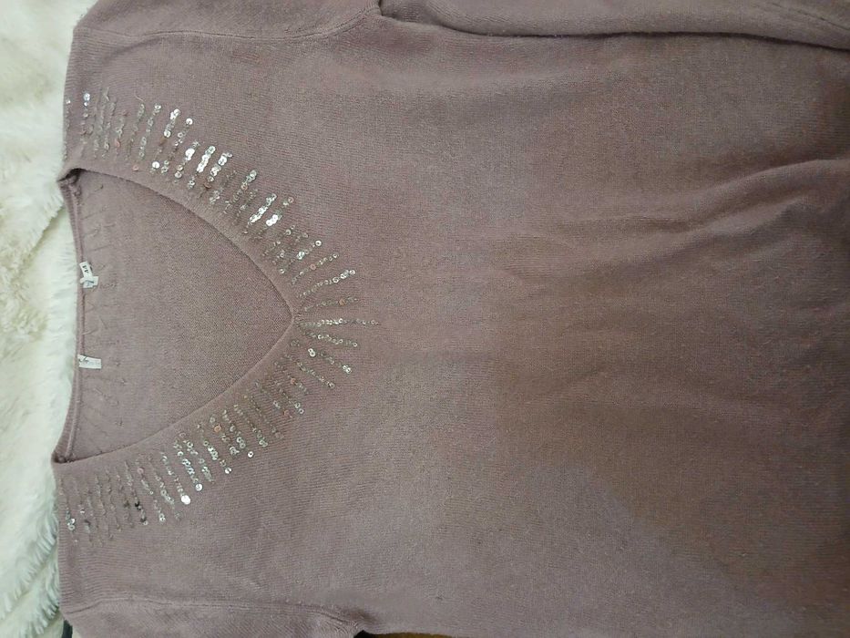 Camisola de lã lilás com aplicações em lantejolas