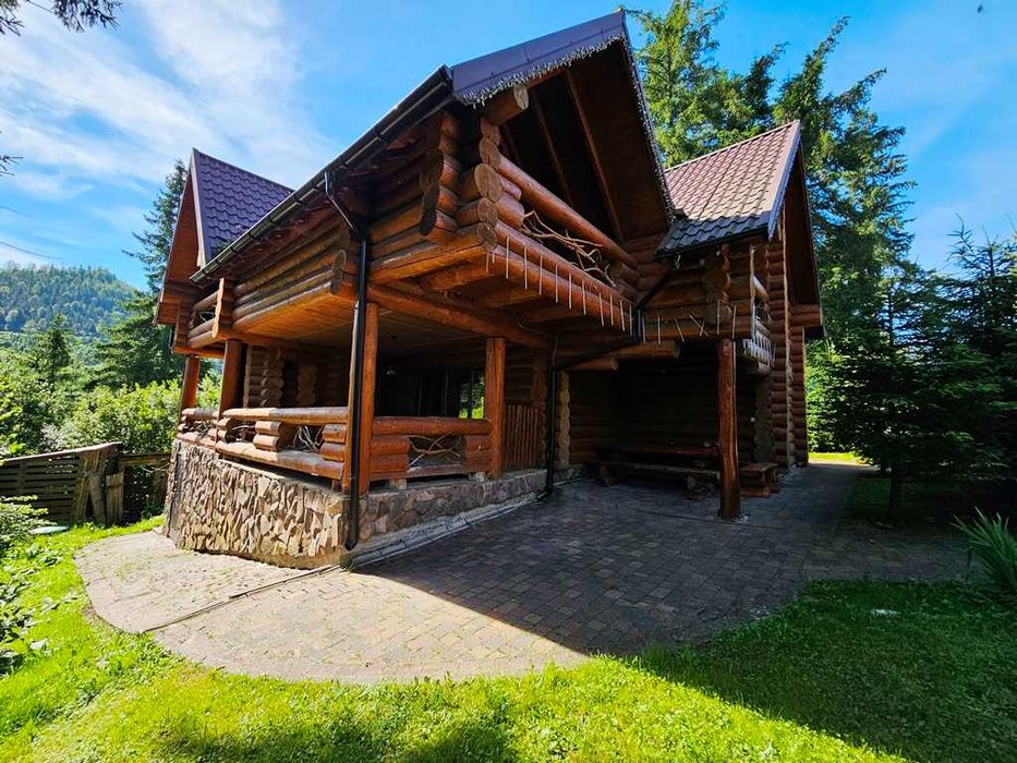 Продається діючий готель на березі річки Опір в курортному с. Славське