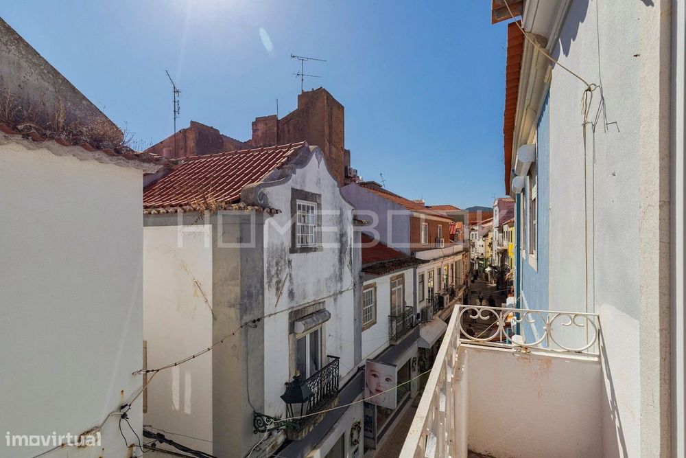 T2 Renovado com licença AL, na baixa de Setúbal com sotão de103 M²