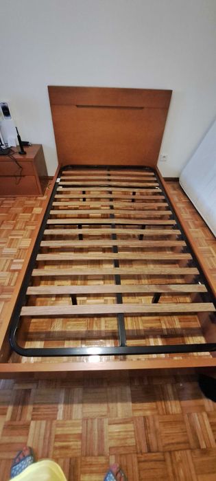 Cama de Solteiro com estrado