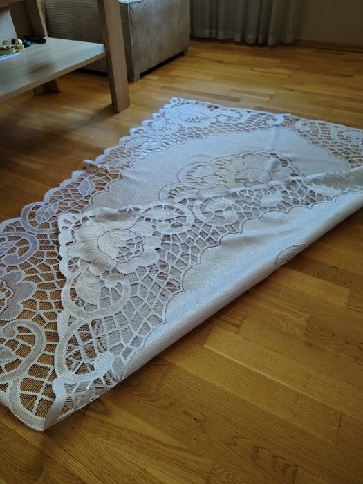 Biały obrus 120/150 cm