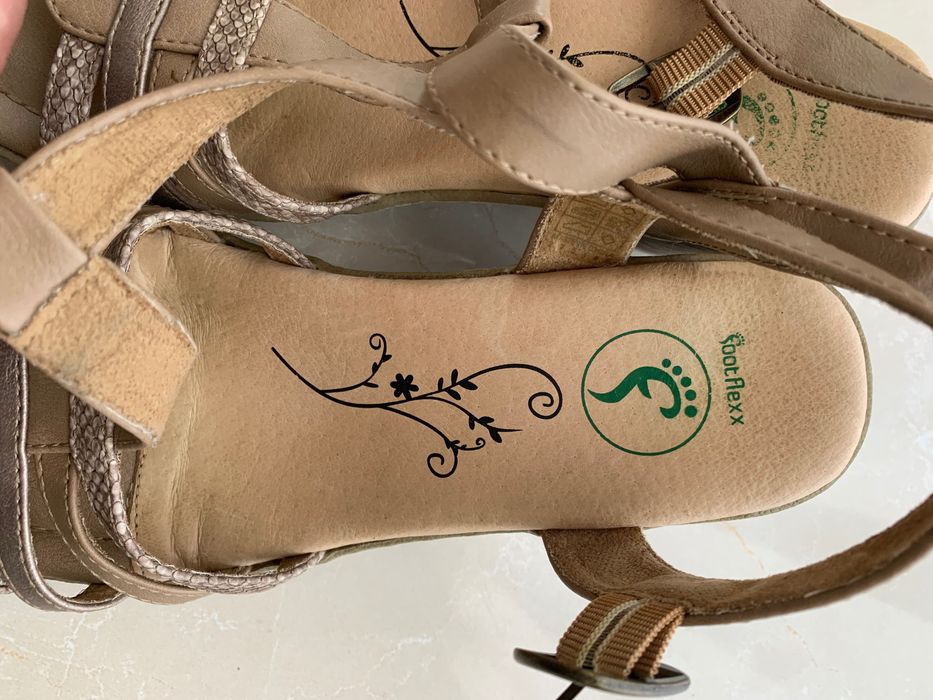 Oportunidade!! Sandálias FOOTFLEXX n°37 . Em excelente estado.