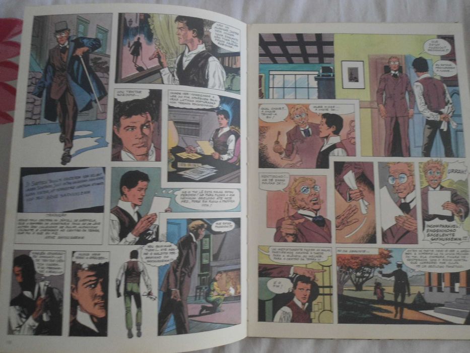 Viagem ao centro da terra por Júlio Verne (BD)