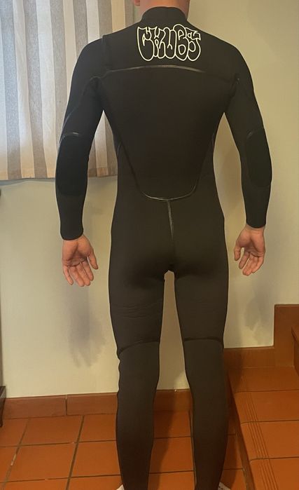 Fatos de surf novos 4/3