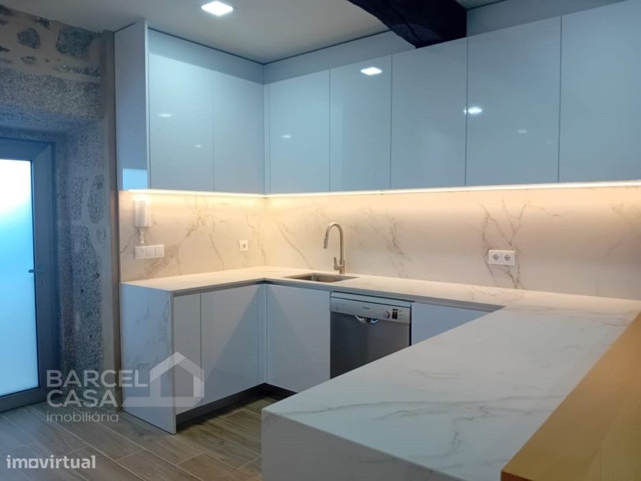 Exclusividade e Charme em Pedra: Moradia Individual T3 em Carapeços...