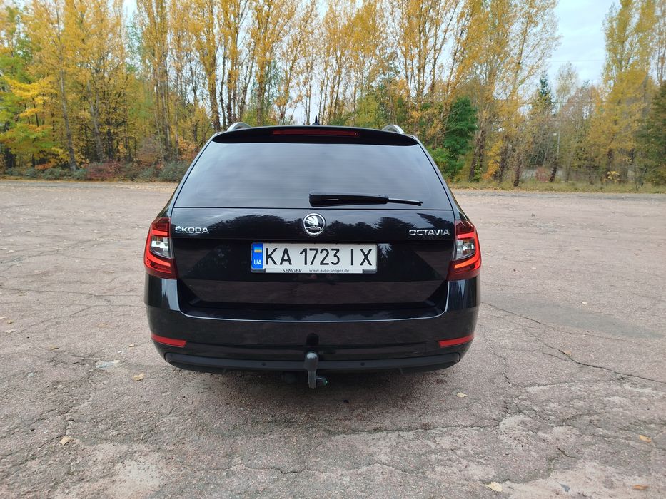 Продам авто Skoda Octavia A7 рестайлова двохлітрова на автоматі
