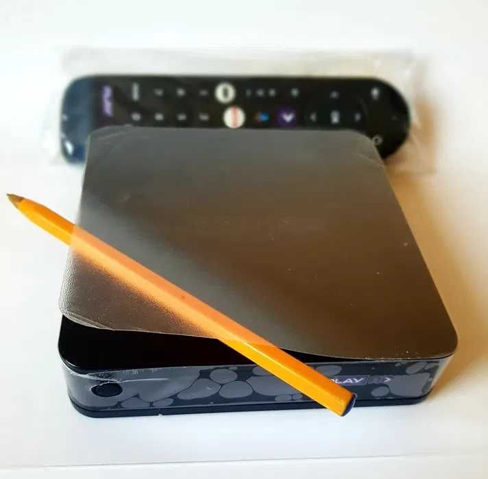 Odtwarzacz multimedialny PLAY Smart Box TV DVBT2 8GB 4K z nowym pilotem z klawiaturą.