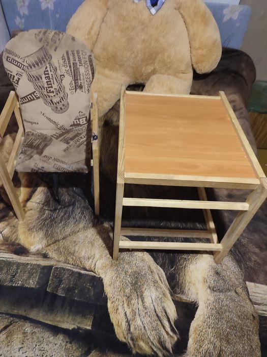 Деревянный столик для кормления