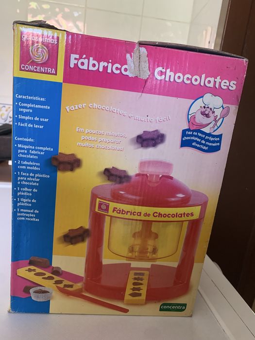 Chocolate-Making Machine in Operation512506930964080642