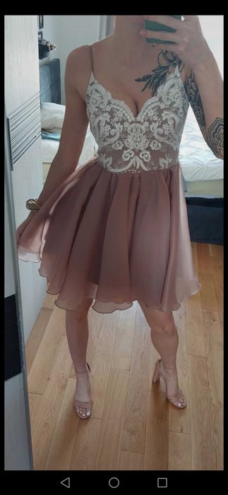 Piękna sukienka w stylu Lou o wyjątkowym kolorze cappuccino