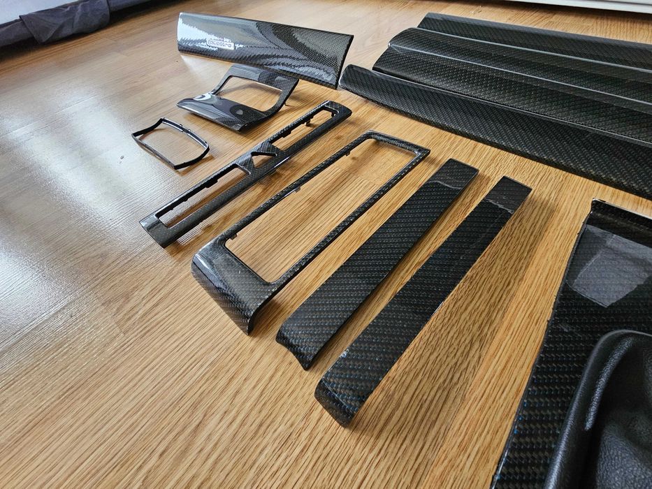 Dekory listwy drzwi deski tunelu konsoli Carbon Audi S6 C5 manual