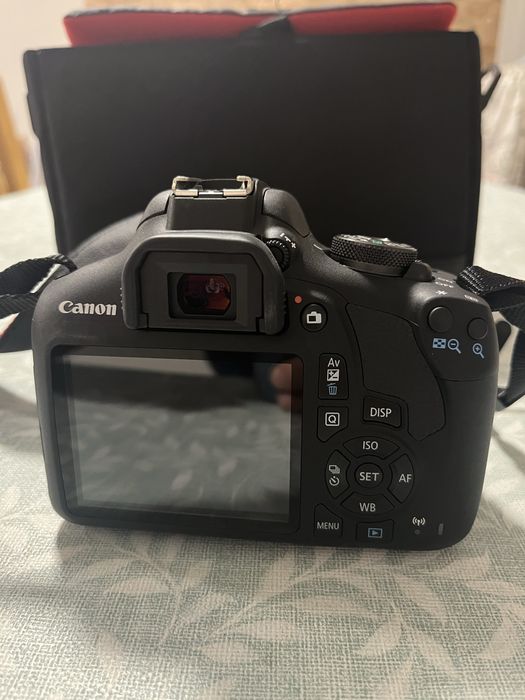EOS 2000D + Lente 18-55 DC