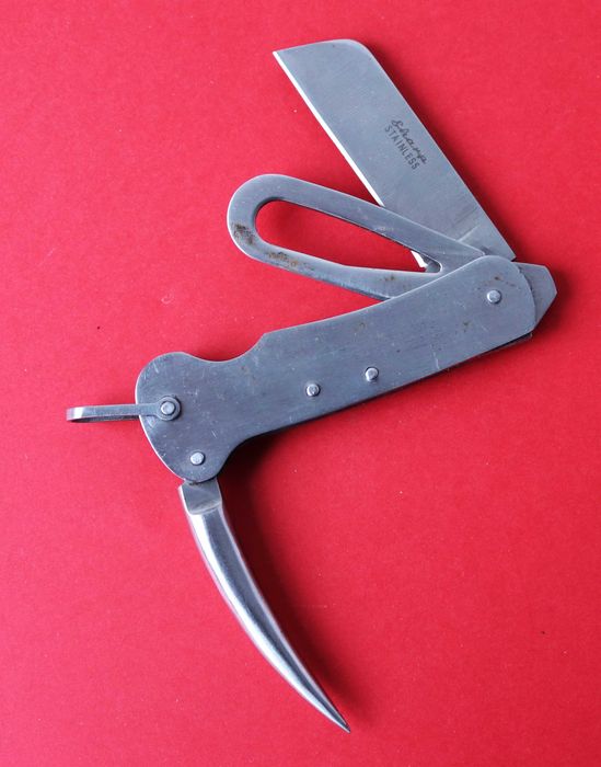 Navalha de pesca e vela SHARP com diversos apetrechos