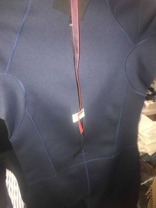 fato de fazer surf ao bodyboard