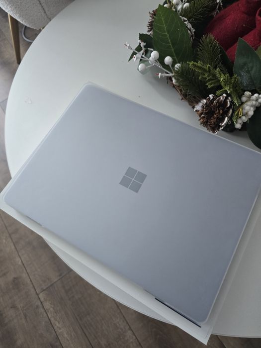 Microsoft Surface Laptop Go i5 10th 8GB Ram 128 ssd jak nowy