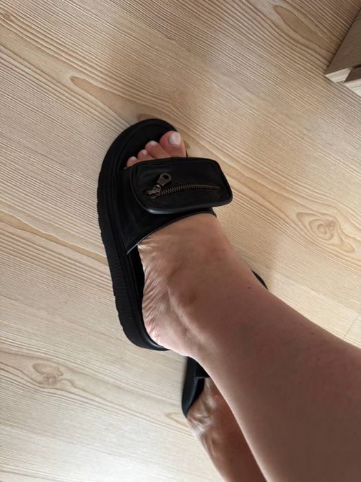 Капці/шльопанці жіночі Estro