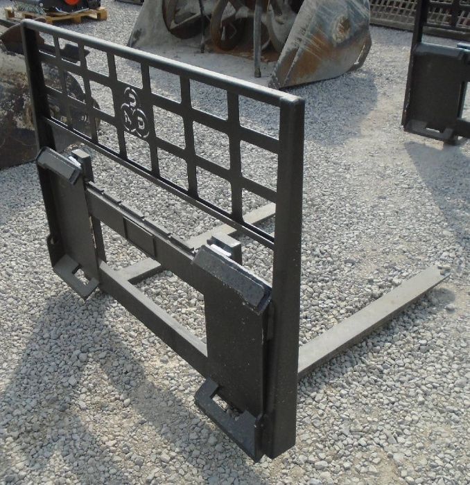 Widły do Bobcata i innych mini ładowarek Widły Bobcat Gehl JCB Mustang