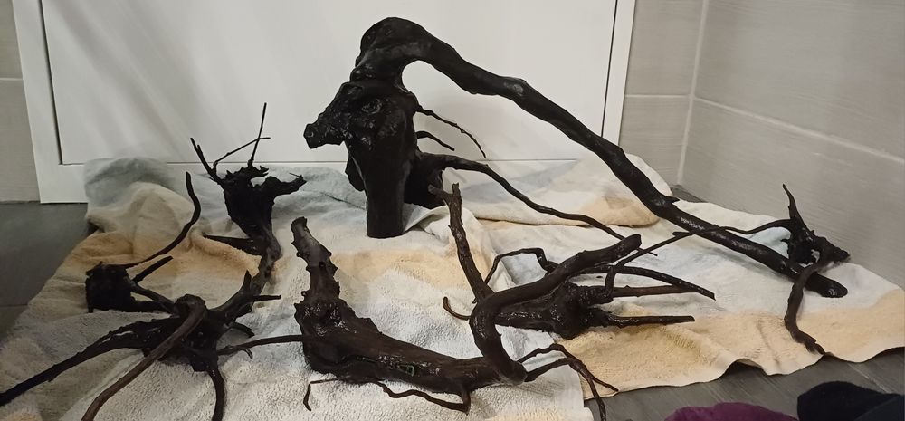 Akcesoria do akwarium, korzenie, filtry, kamienie, napowietrzacz ...