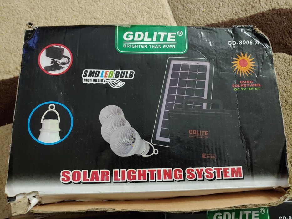 Кемпинговое  овсещение с солнечной панелью и павербанком.