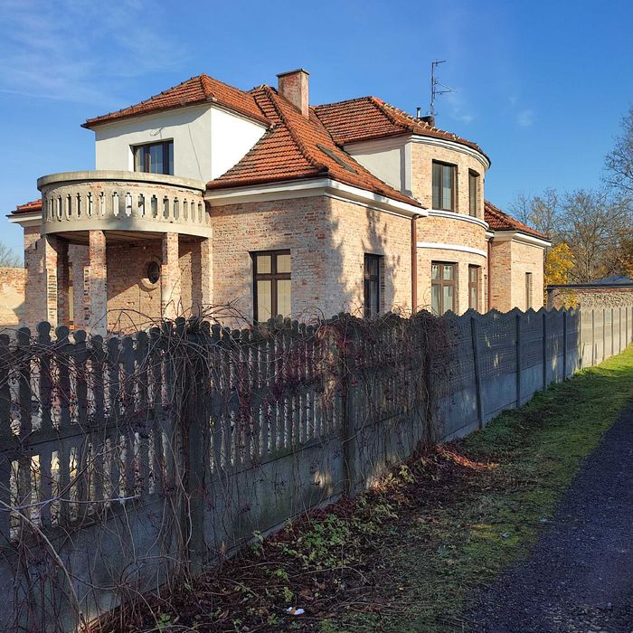 Pałacyk na sprzedaż