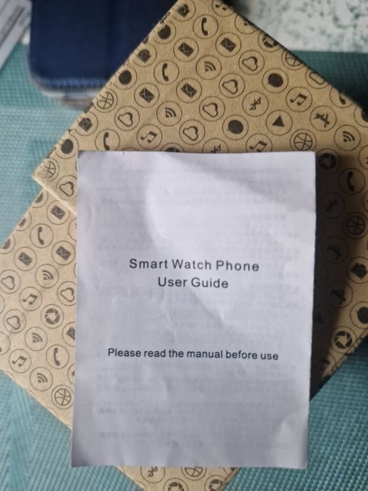 Inteligentny telefon z zegarkiem.