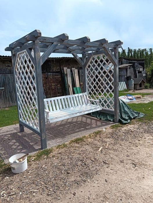 Do sprzedania huśtawka ogrodowa.