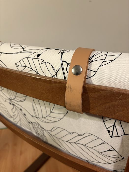 Fotel IKEA POÄNG – drewniany, z poduszką i zagłówkiem