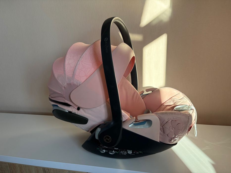 Продам автокрісло Cybex Cloud Z i-Size Simply Pink Flowers