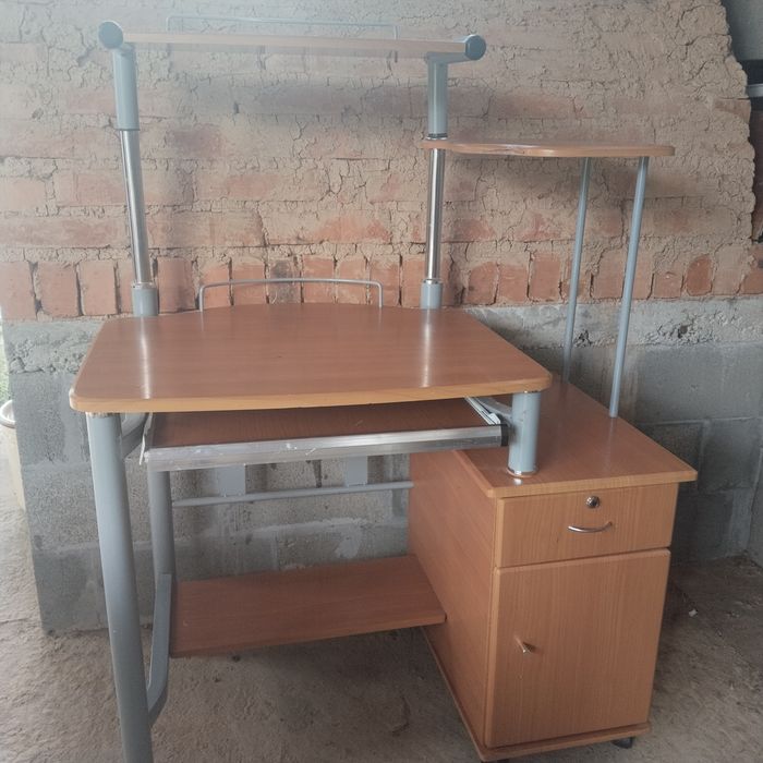 Столик для комп'ютера
